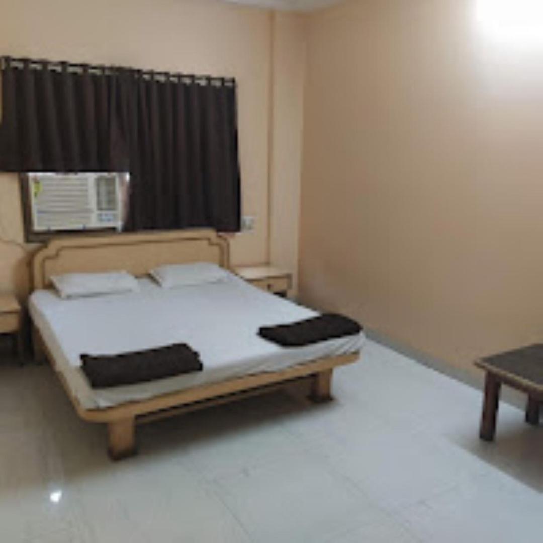 Hotel Pritam Palace , Dhule 外观 照片